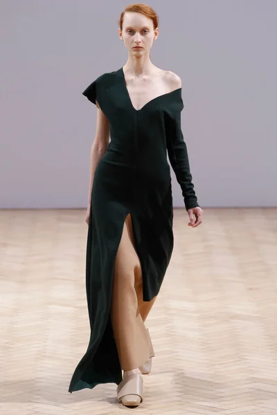 Look 11